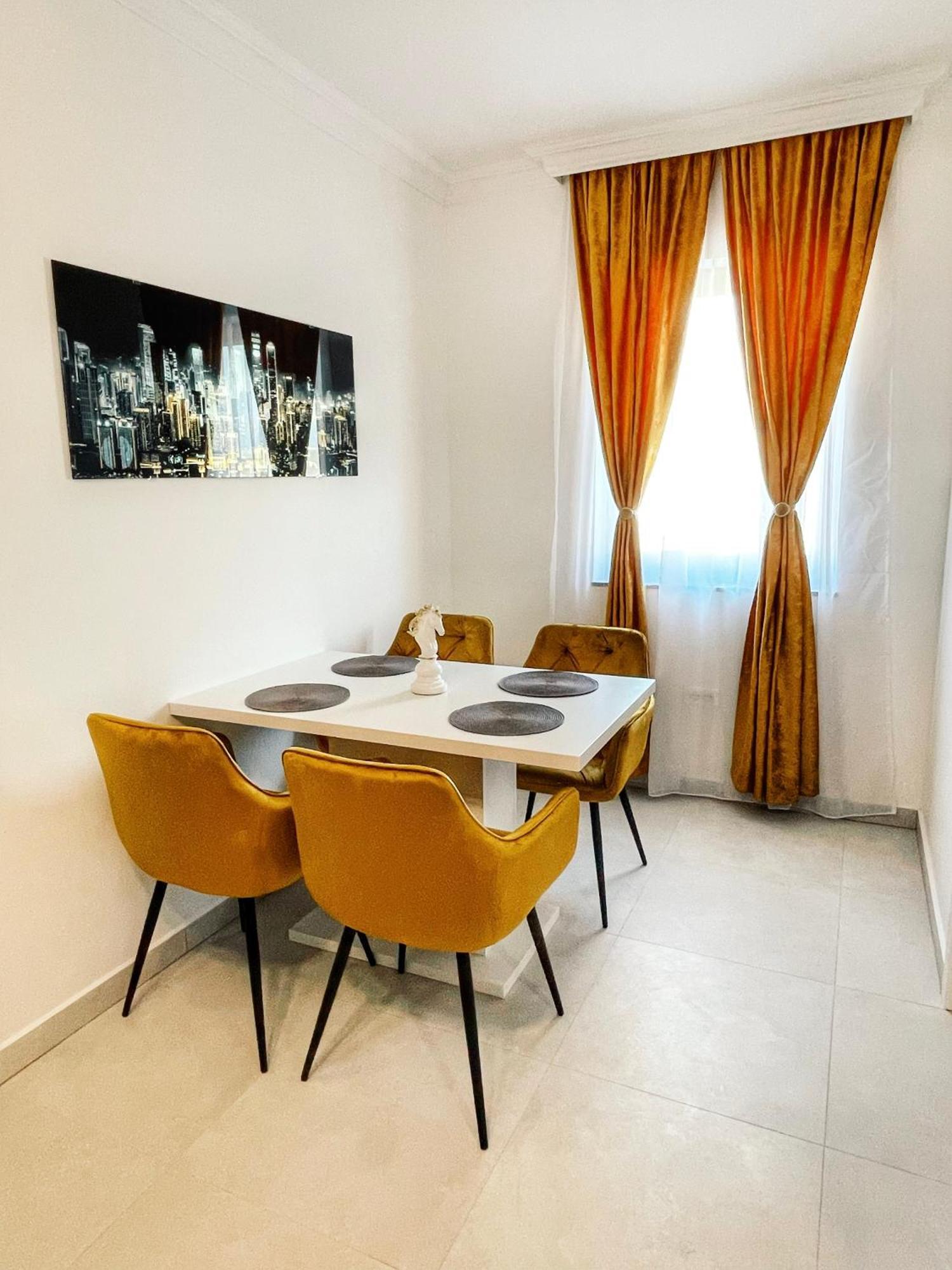 Rv Premium Apartments Arad Ngoại thất bức ảnh